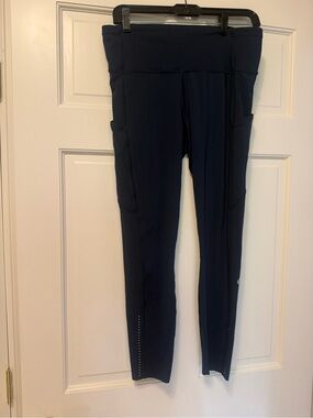 Women Lululemon black jogger - 10